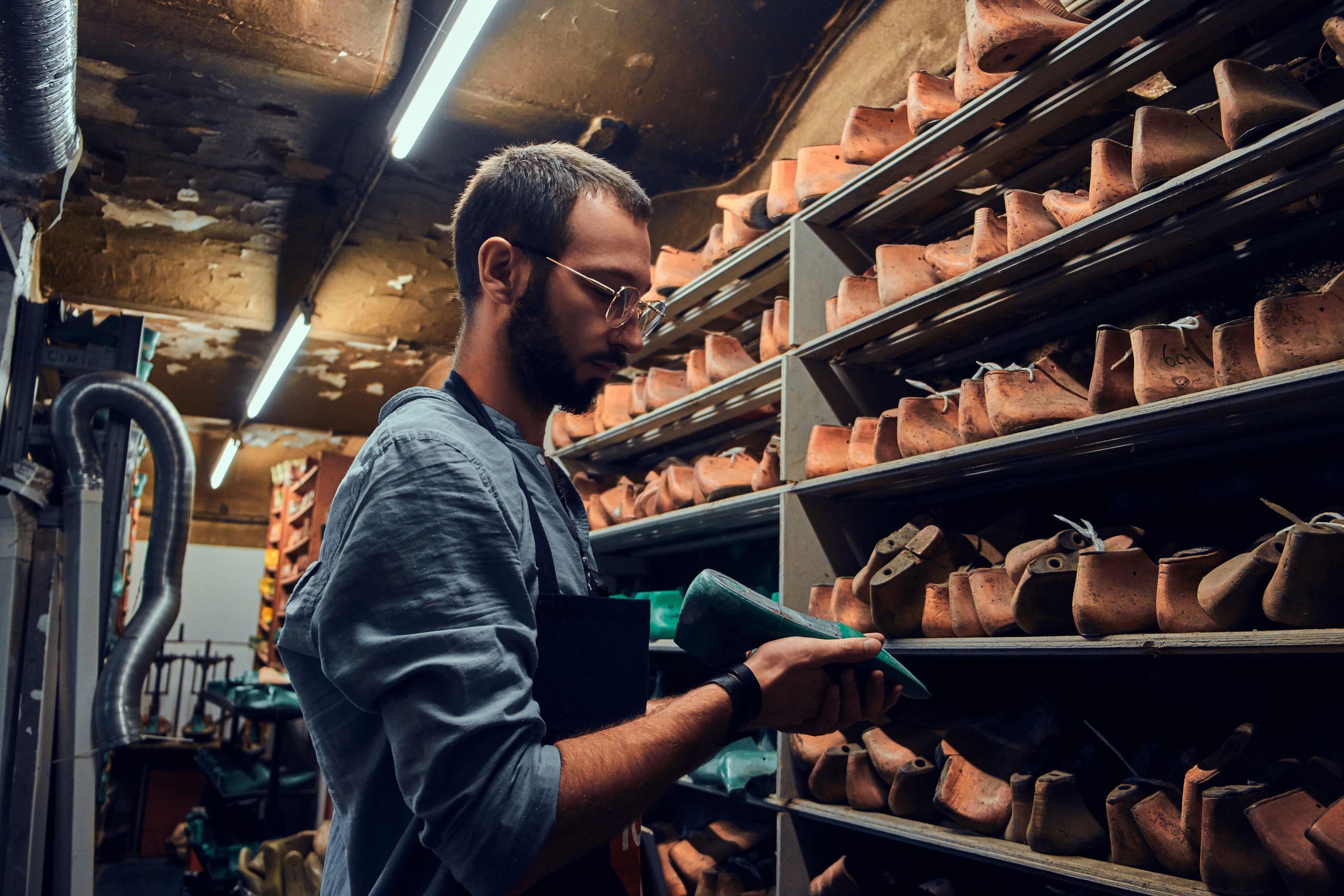 Leia mais sobre o artigo Automação Industrial: Como a Polimaq Revoluciona a Produção de Calçados